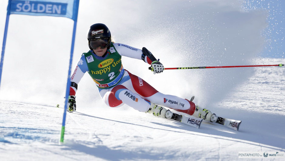 Lara Gut in azione nel gigante vitttorioso di Soelden