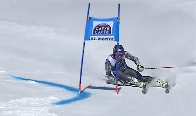 Alexis Pinturault in azione nella prima manche del gigante finale di Sankt Moritz
