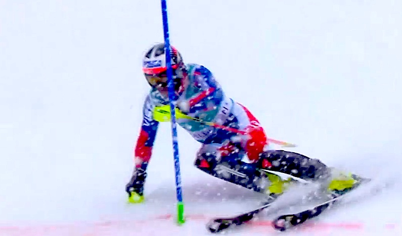Alexander Khoroshilov sul muro dello slalom di Adelboden