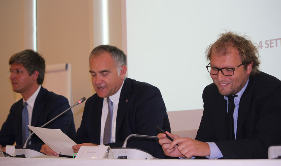Al tavolo dei relatori: Marco Martinasso (Alitalia); Maurizio Bonelli (AMSI) e Luca Lotti (Presidenza del Consiglio)