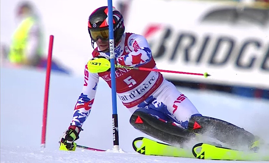 Il russo Alexander Khoroshilov nella prima manche dello slalom di Val d'Isère